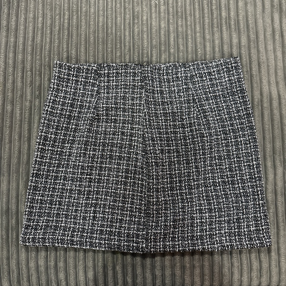 Black and white tweed skirt